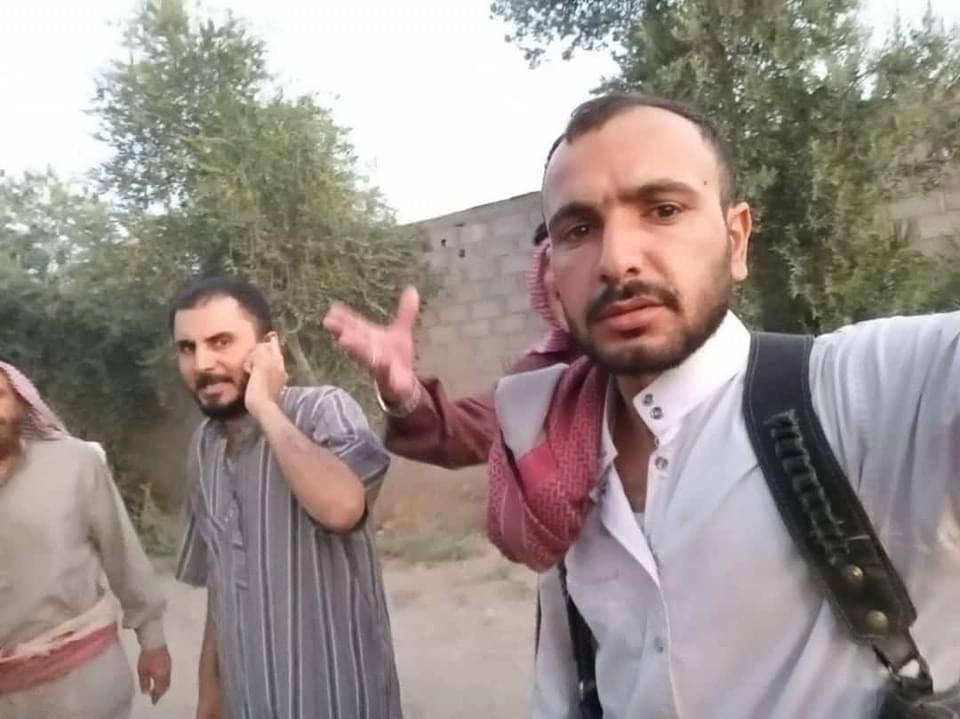 مصادر تنفي مغادرة شيخ العقيدات...