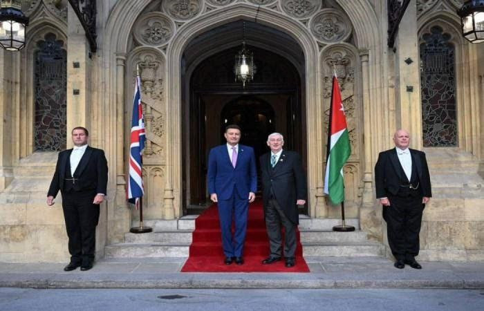 الأردن وبريطانيا يبحثان "الترا...