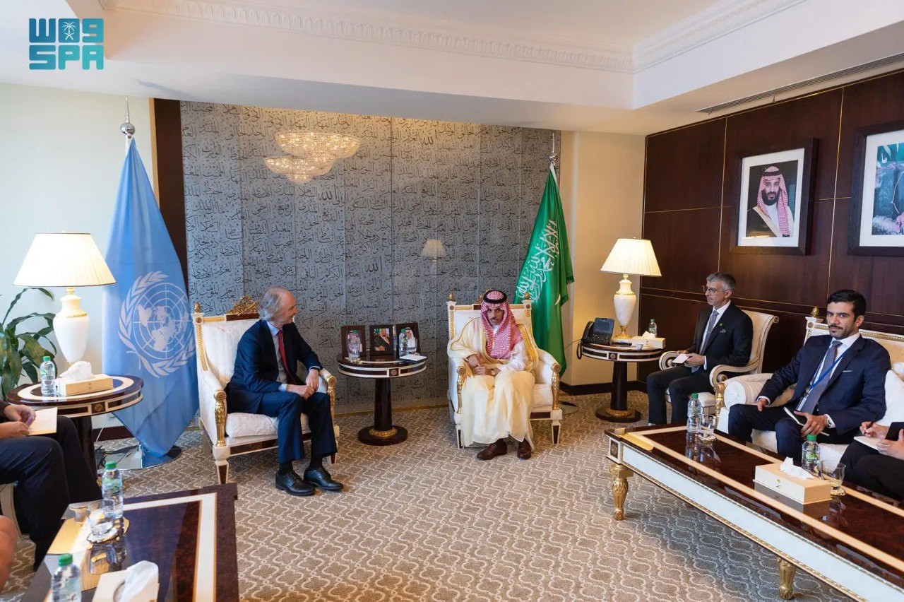 وزير خارجية السعودية يبحث مع ب...