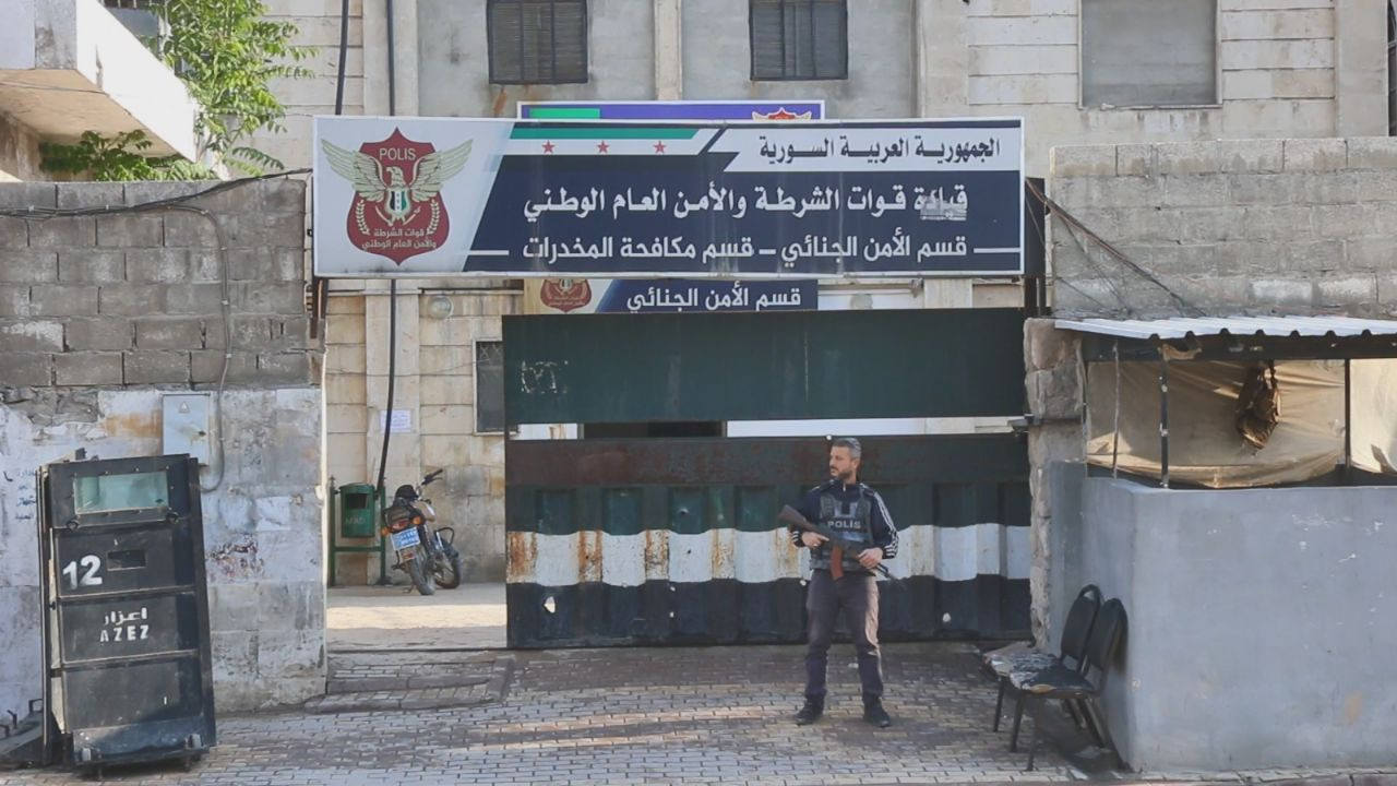 شرطة أعزاز تعتقل متهما بجريمة...