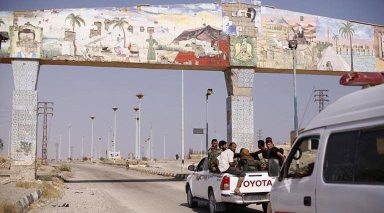 شاب ينهي حياة والدته واخته واب...