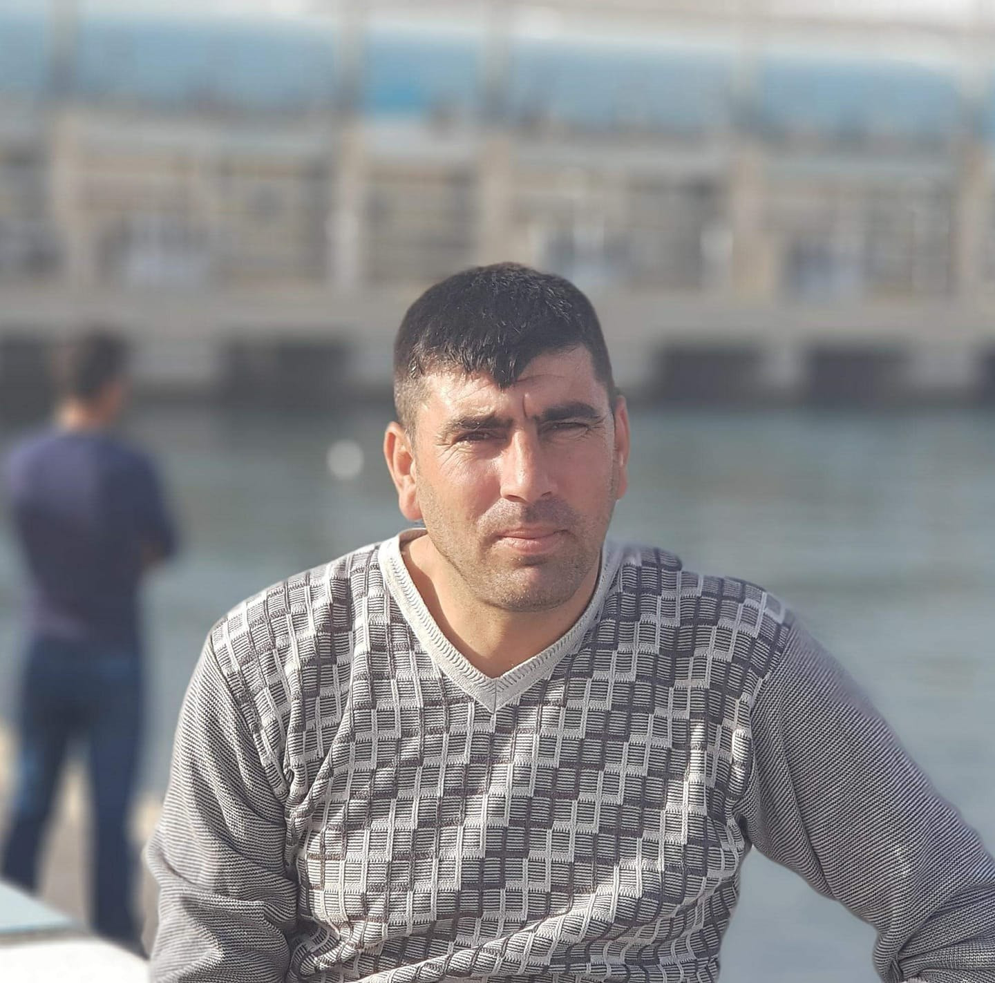 بالصور.. "قسد"تعـذّب"شابا" بسب...