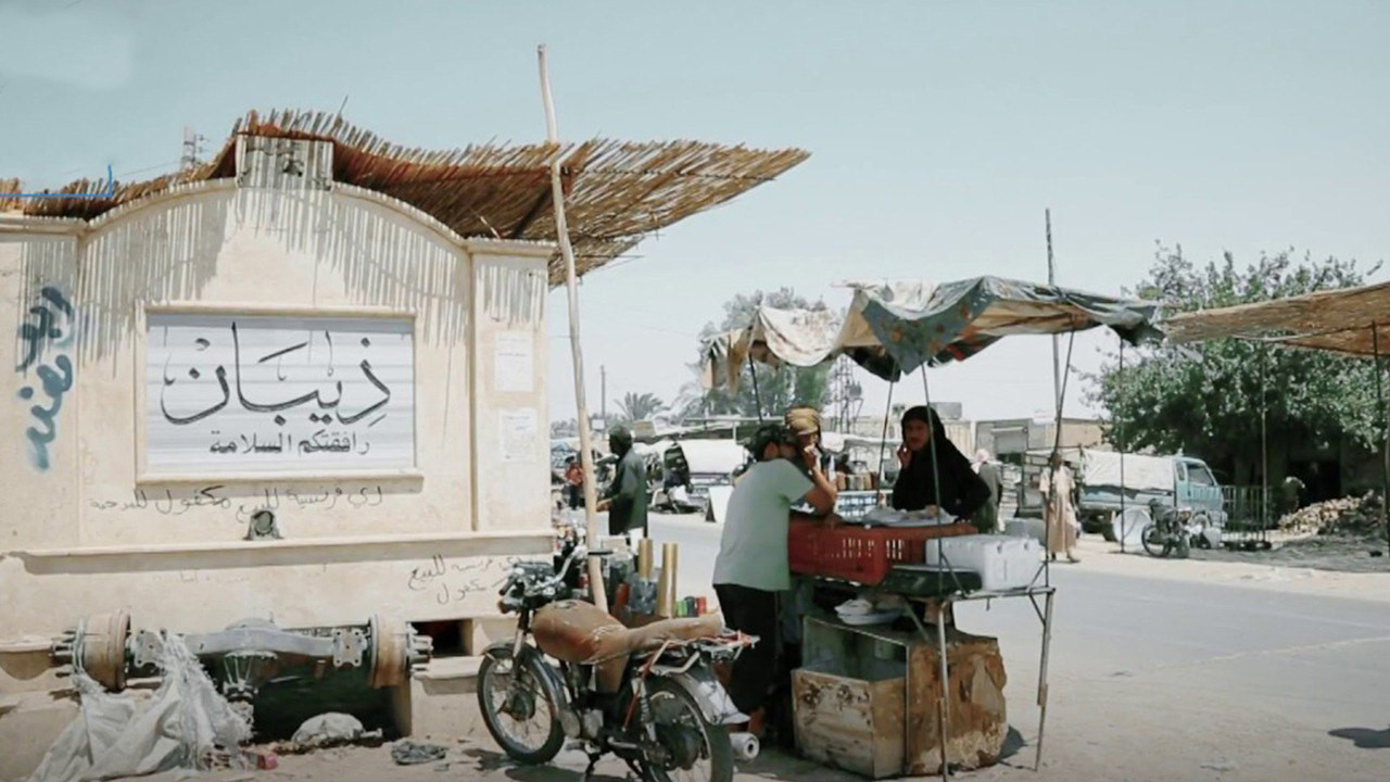 مقتل عائلة كاملة بقصف جوي لـ"ق...