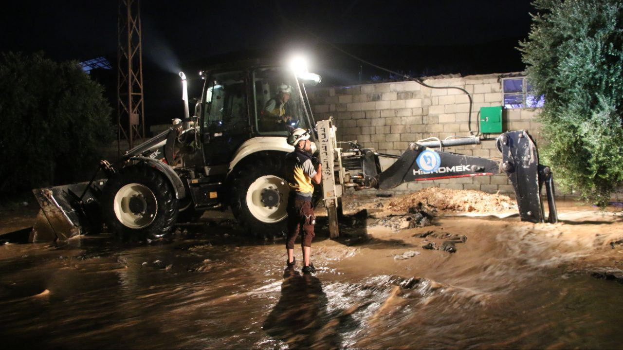 الدفاع المدني: 40 خيمة تضررت ف...