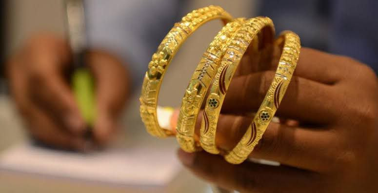 متخطياً حاجز الـ 700 الف ليرة....