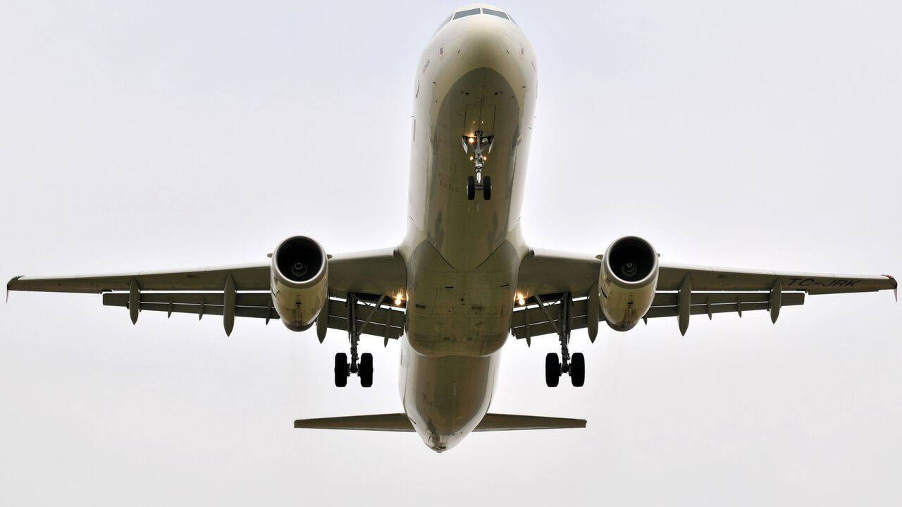 إقلاع طائرتين من مطار دمشق الد...