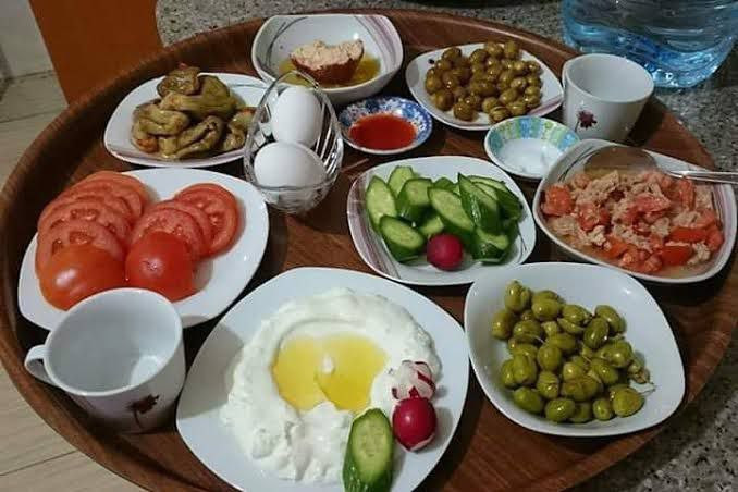 سوريون يختزلون أصناف مائدة الف...