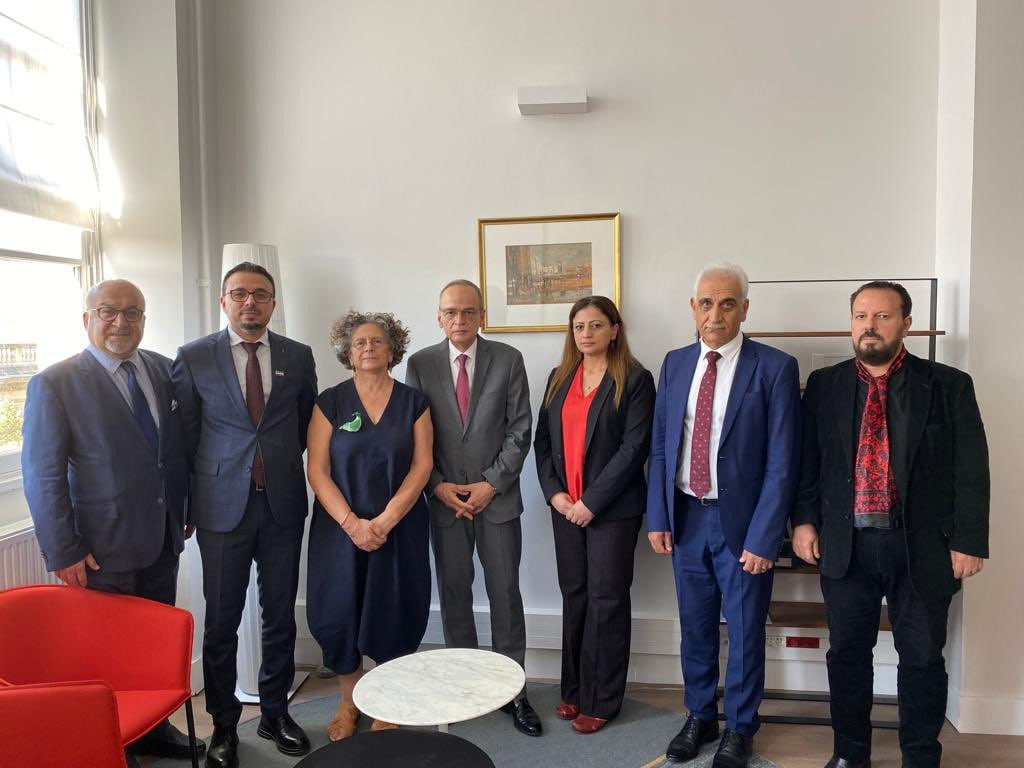 الخارجية الفرنسية تتجاهل طلبا...