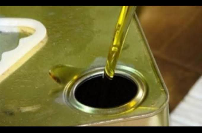 عبوات زيت الزيتون مجهولة المصد...