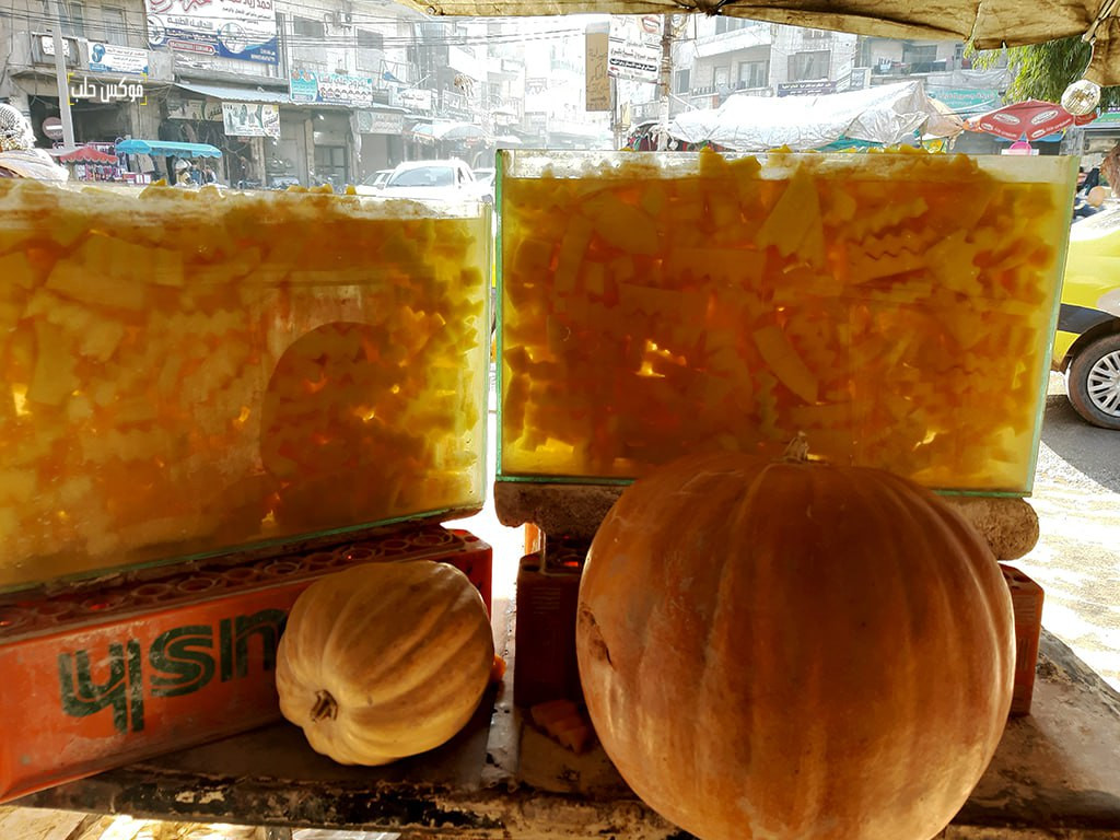 سكان دمشق وريفها يستبدلون الخض...