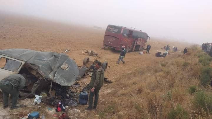 وفاة 7 وإصابة 17 بحادث سير على...