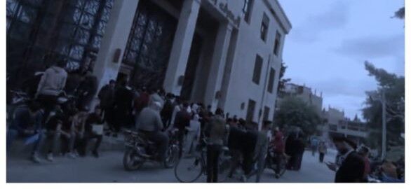 عناصر  النظام  يبتزون الطلاب ف...