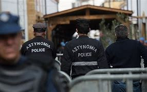  السلطات اليونانية تسلم زعيماً...