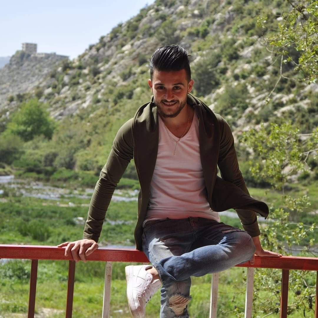 وصول شاب سوري إلى إسبانيا سباح...