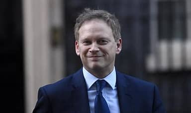  وزير الدفاع البريطاني"بريطاني...