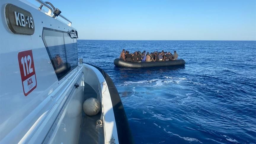 منهم سوريون.. تركيا تنقذ عشرات...