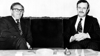 إسرائيل تكشف وثائق مفاوضاتها ا...