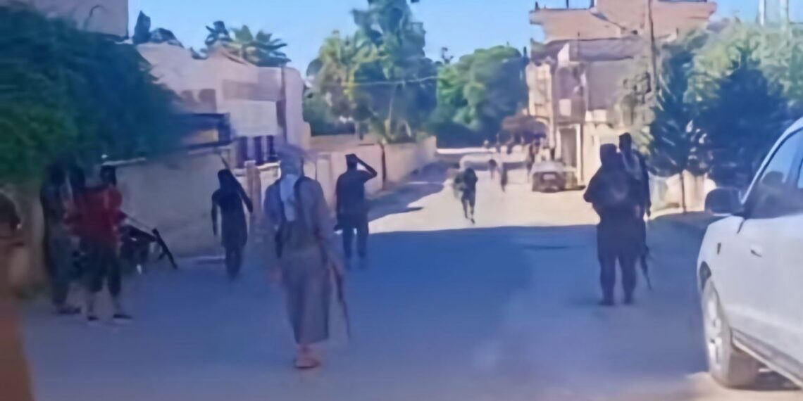 دير الزور.. اشتباكات بين "قسد"...