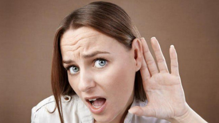 امرأة مصابة بمرض نادر "لا تسمع...