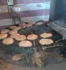 أهالي البوكمال يتهمون  مندوبي الخبز بسرقة مخصصاتهم، وبيعها بأسعار مضاعفة