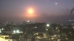 لبنان:  إسرائيل تستهدف شاحنة ت...