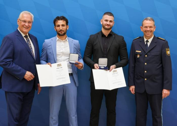 منحته وسام الشجاعة.. ألمانيا ت...