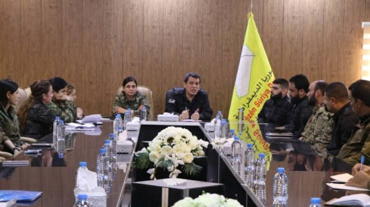 مسؤول فرنسي يلتقي بممثلين عن "...