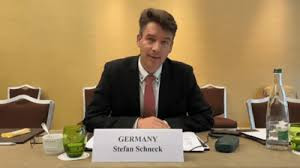 ستيفان شنيك يدعو إلى ضرورة خفض...