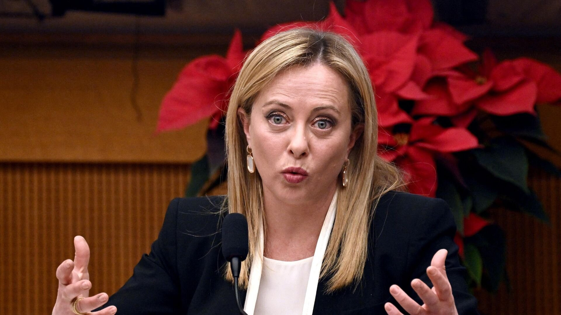 "التايمز" تكشف أسباب سعي إيطال...