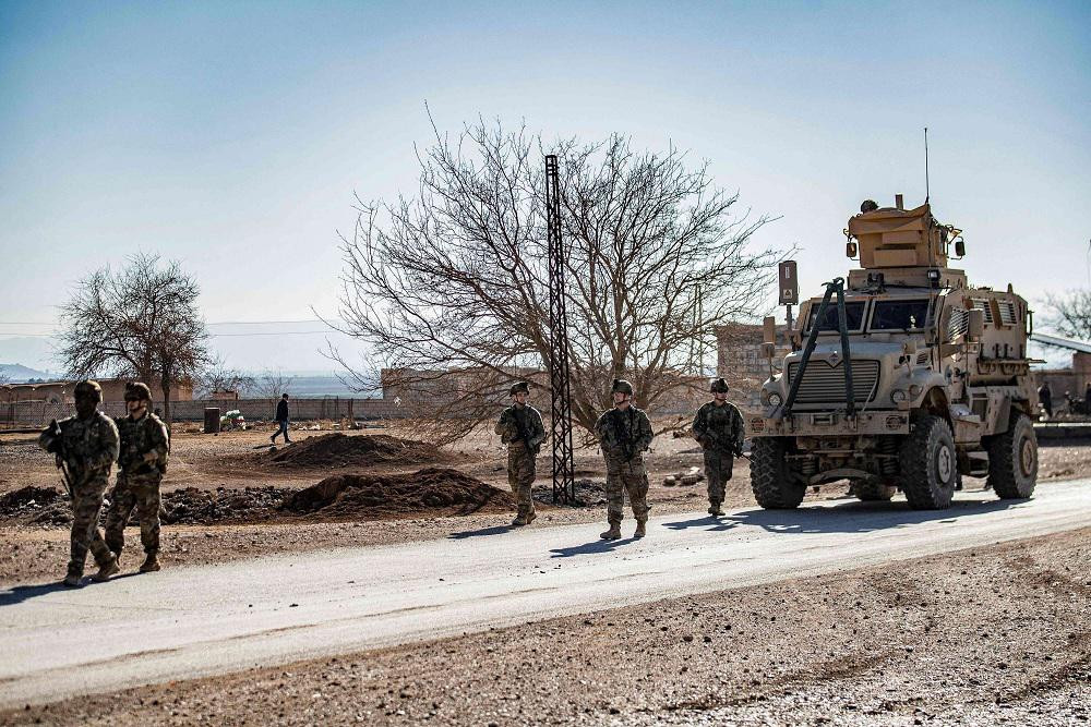 ميليشيات إيران تستهدف قاعدة لل...