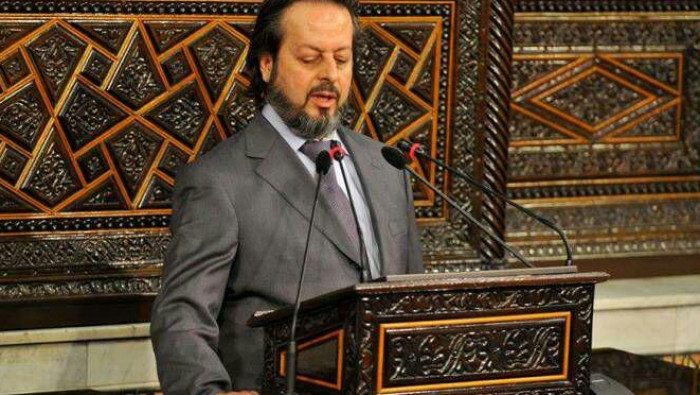 عضو مجلس شعب لدى النظام يقدم ر...