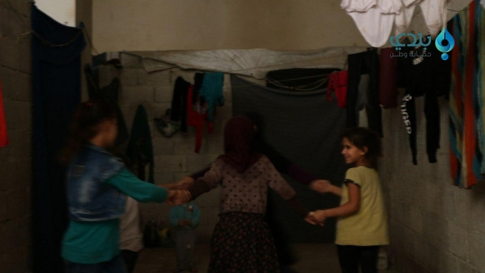 بظروف مأساوية.. 40 عائلة تسكن...
