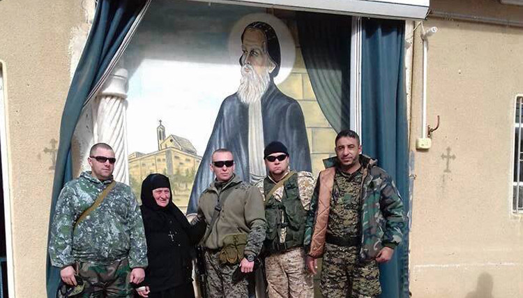 ضباط روس يدربون ميليشيات في ال...