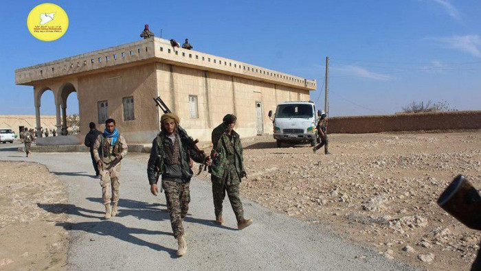 مظاهرة حاشدة بريف الرقة ضد إهم...