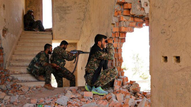 الجيش الأمريكي يدرب مقاتلين من...