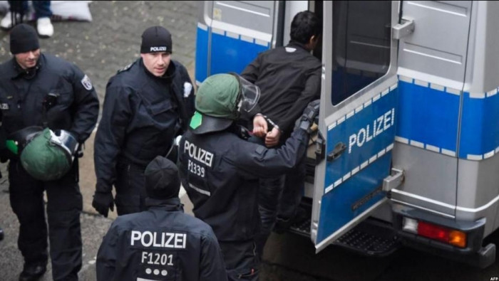 ألمانيا.. محاكمة لاجئ سوري طعن...