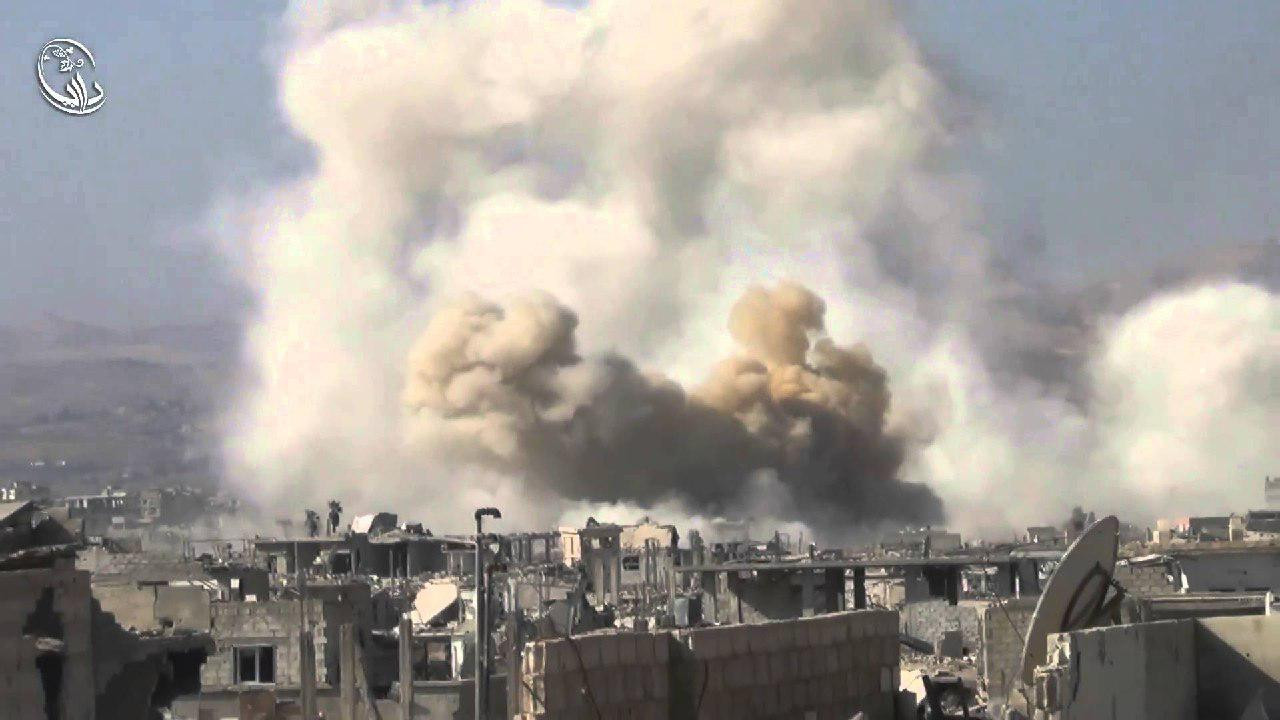 شهيد وجرحى بقصف جوي مكثف على ر...