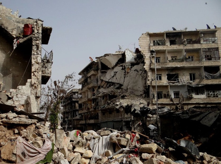 شهيدة وجرحى بقصف مدفعي على ريف...