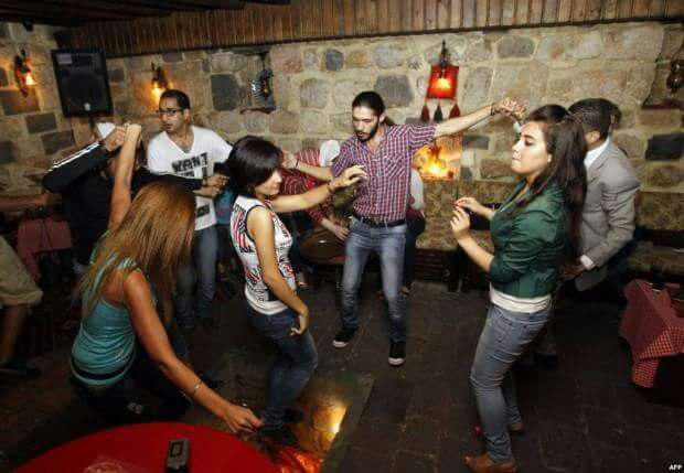 "حماة زينب" يحرسون النوادي الل...