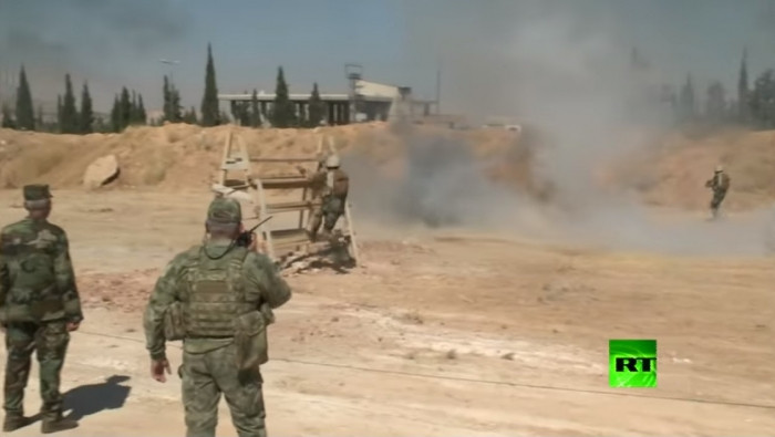 عسكريون روس يجرون تدريبات لقوا...