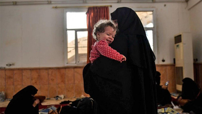 ﻿"قسد" تسلّم نساء وأطفال مغارب...