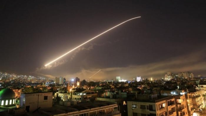 كيف علّق النظام على القصف الإس...