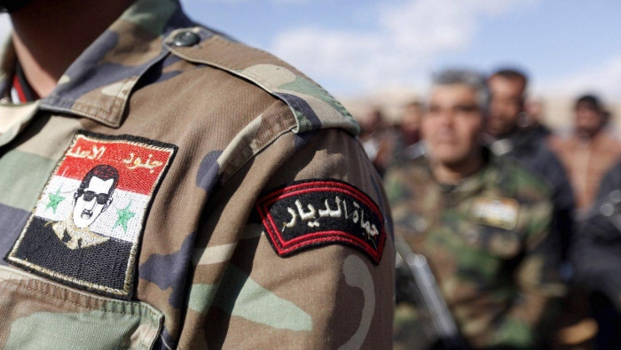 النظام يعتقل ضباطا بجيشه في سج...