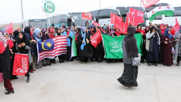 "قافلة الضمير" توحد نساء العال...
