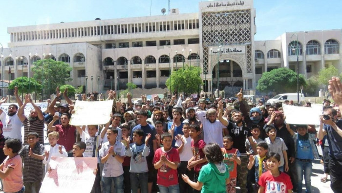 مظاهرة حاشدة في ادلب تندد بالف...