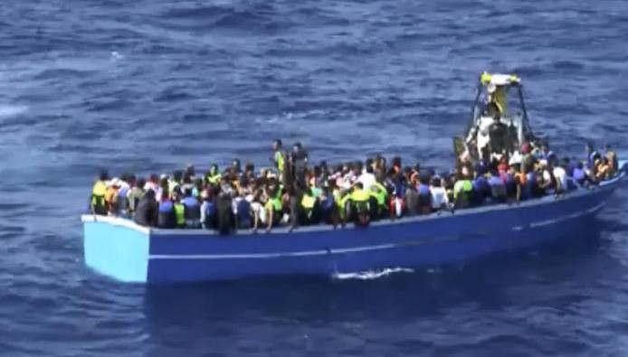 غرق قرابة 200 مهاجر على السواح...
