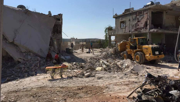 شهيدان وجرحى جراء قصف جوي على بلدة البارة بريف إدلب