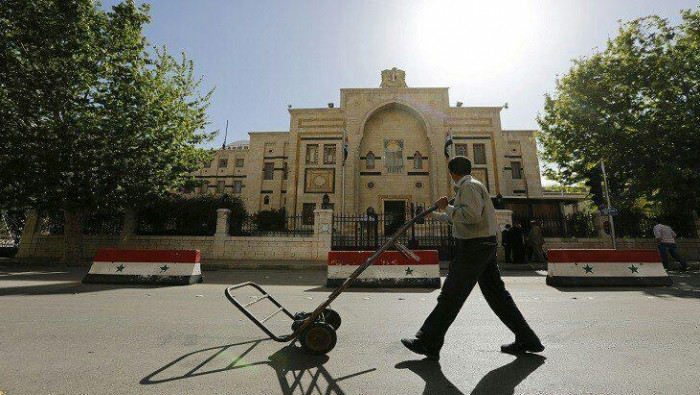 إعلام النظام يفتح النار على ال...