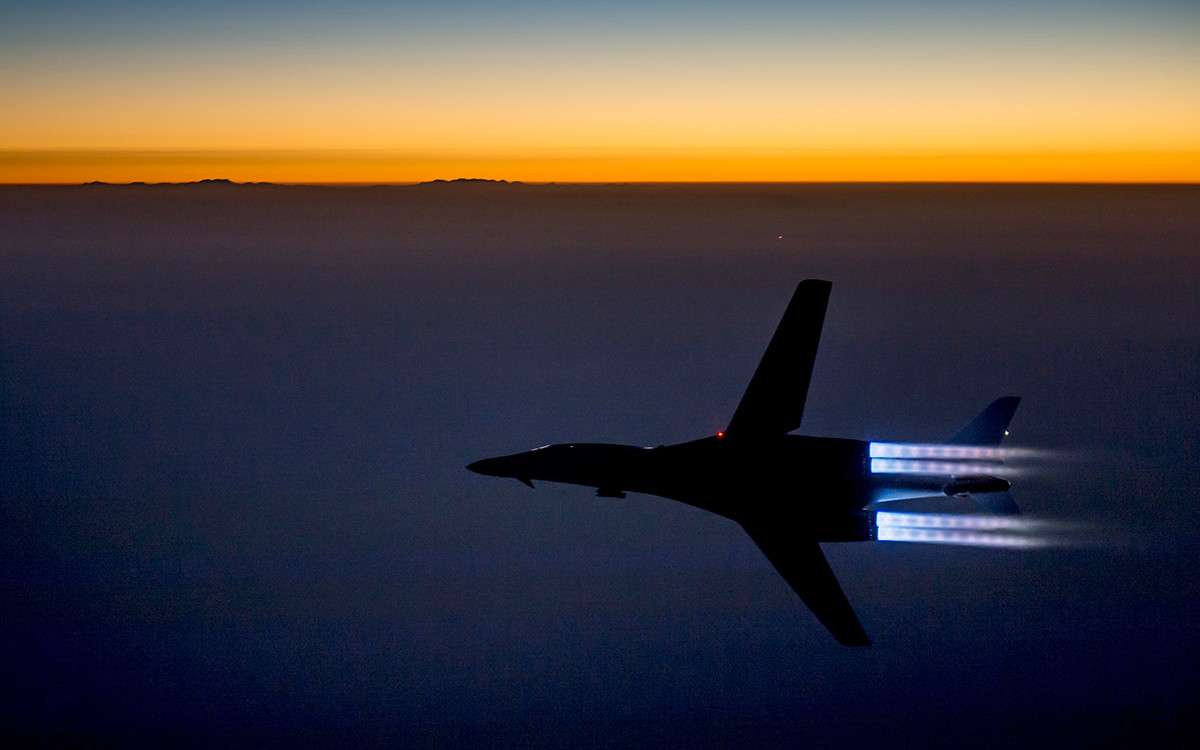 التحالف يستهدف سجنا للتنظيم وي...