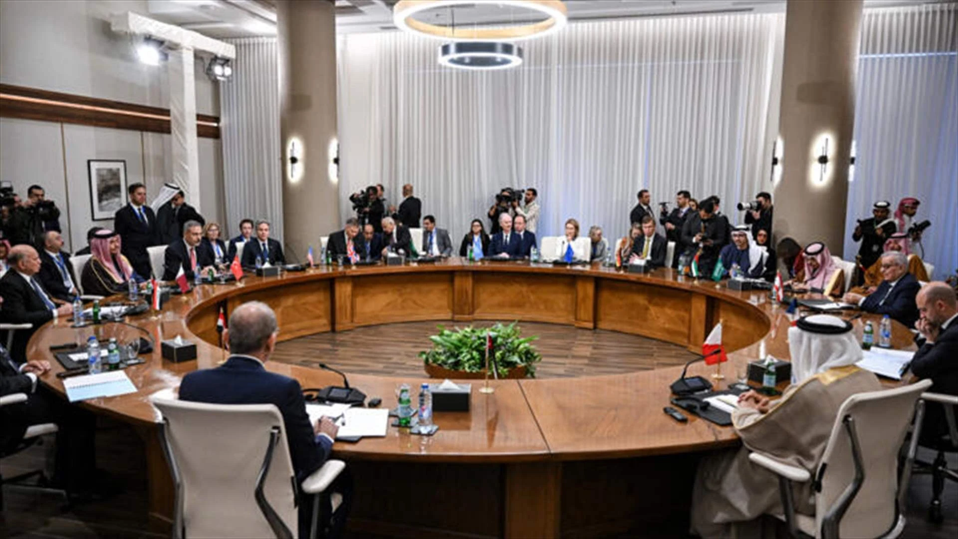 إسرائيل تبدي ترحيبها بحضور سور...